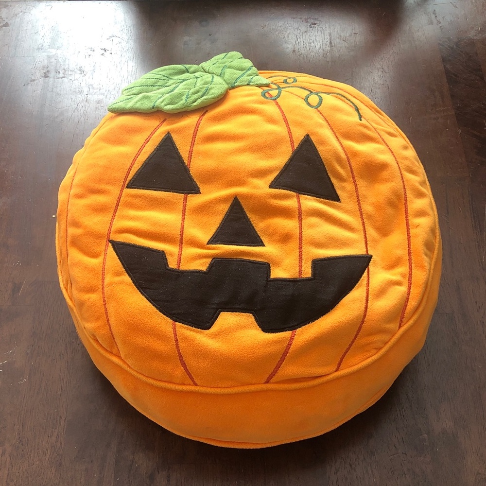 🦇 Plush Pumpkin Jack-O'-Lantern Accent Pillow